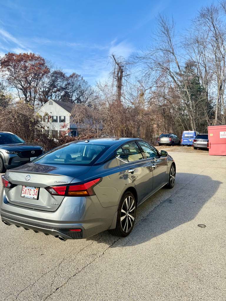 2019 Nissan Altima Platinum - Image 3