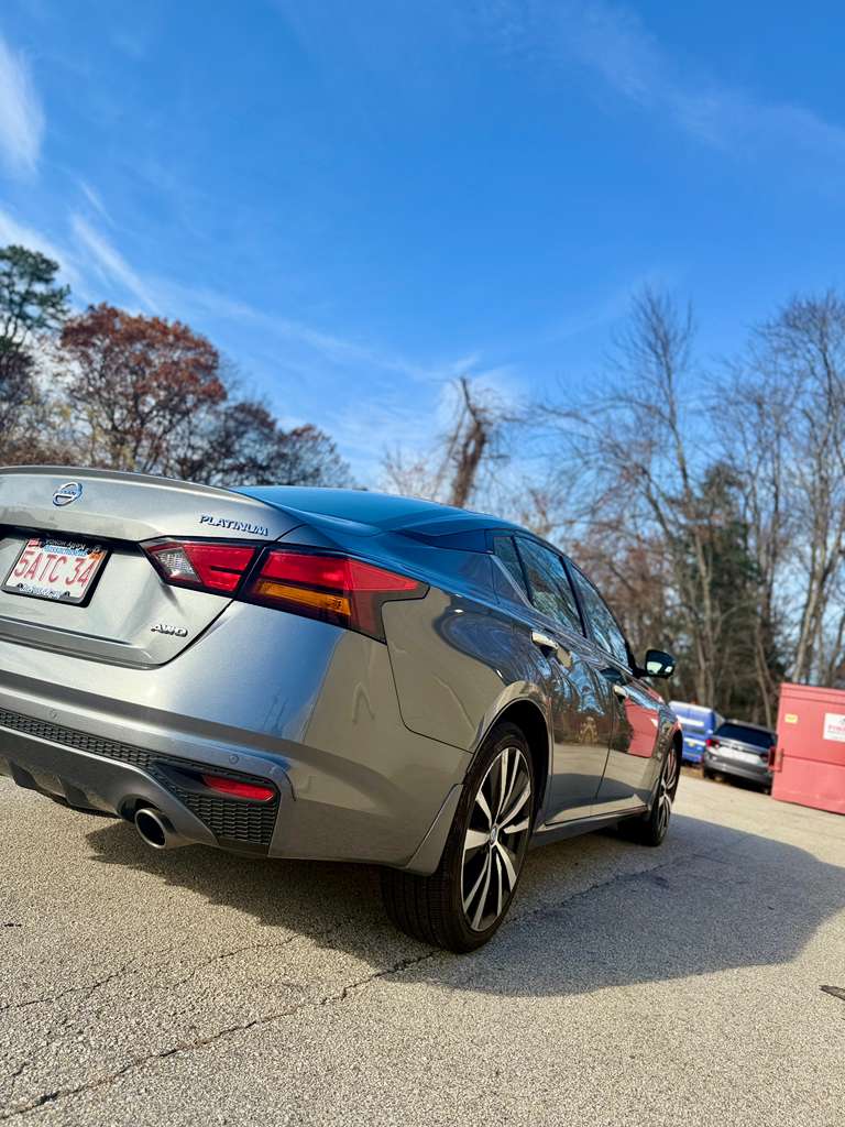 2019 Nissan Altima Platinum - Image 4